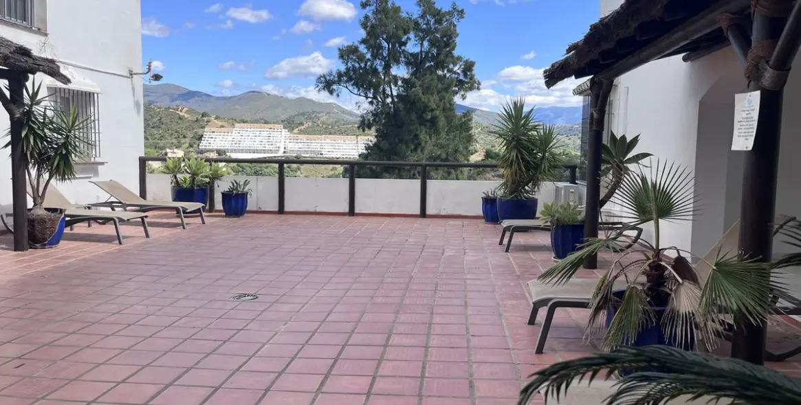 Long-term rent of middle floor apartment in Estepona 7