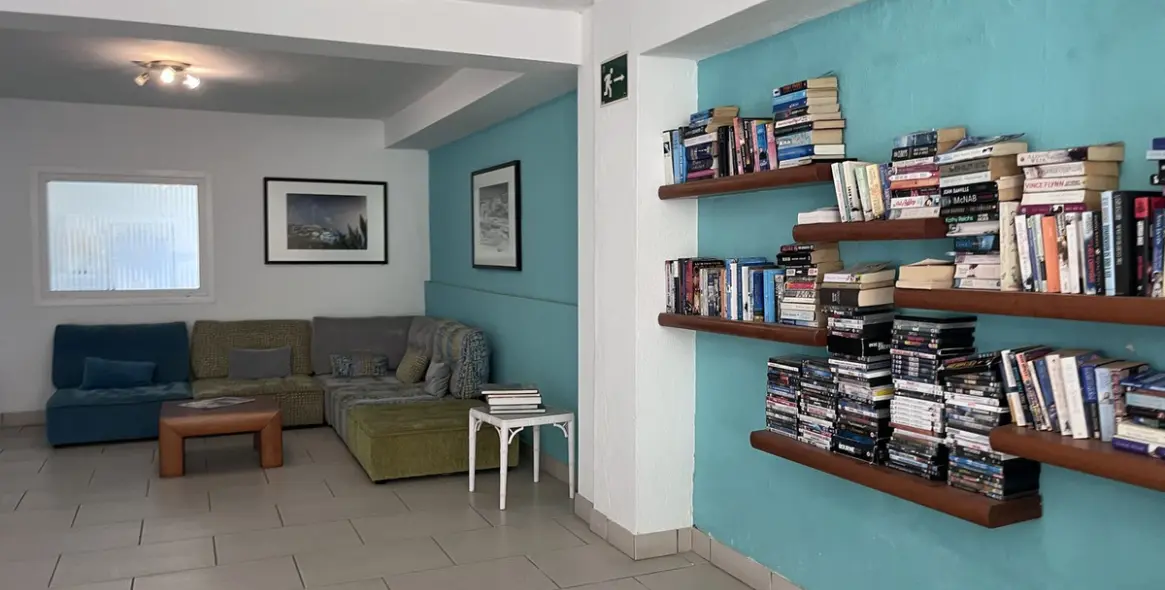 Long-term rent of middle floor apartment in Estepona 11