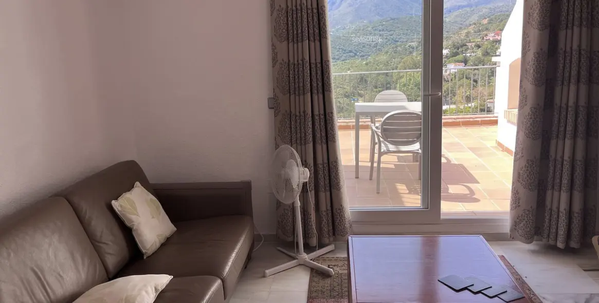 Long-term rent of middle floor apartment in Estepona 13