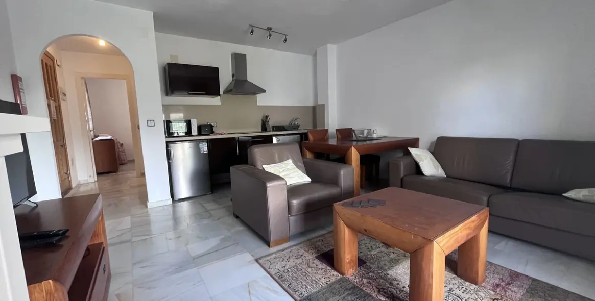 Long-term rent of middle floor apartment in Estepona 14