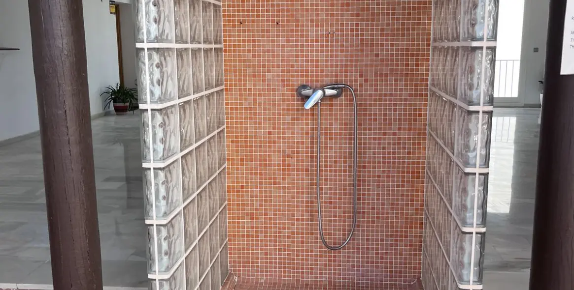 Long-term rent of middle floor apartment in Estepona 20