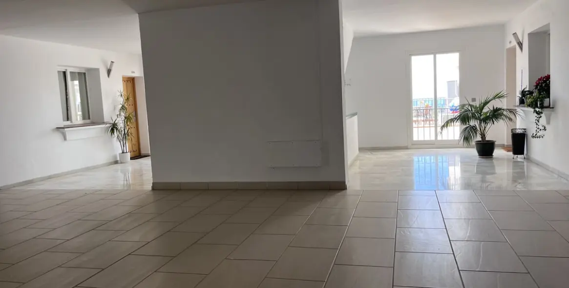 Long-term rent of middle floor apartment in Estepona 22
