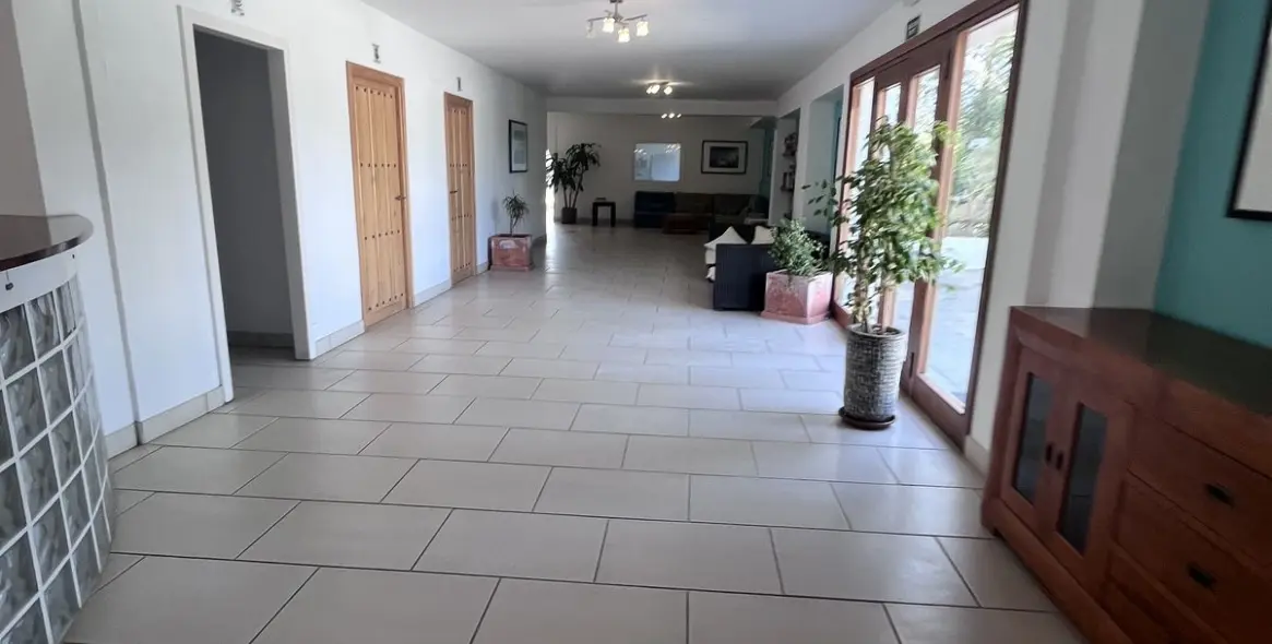 Long-term rent of middle floor apartment in Estepona 23