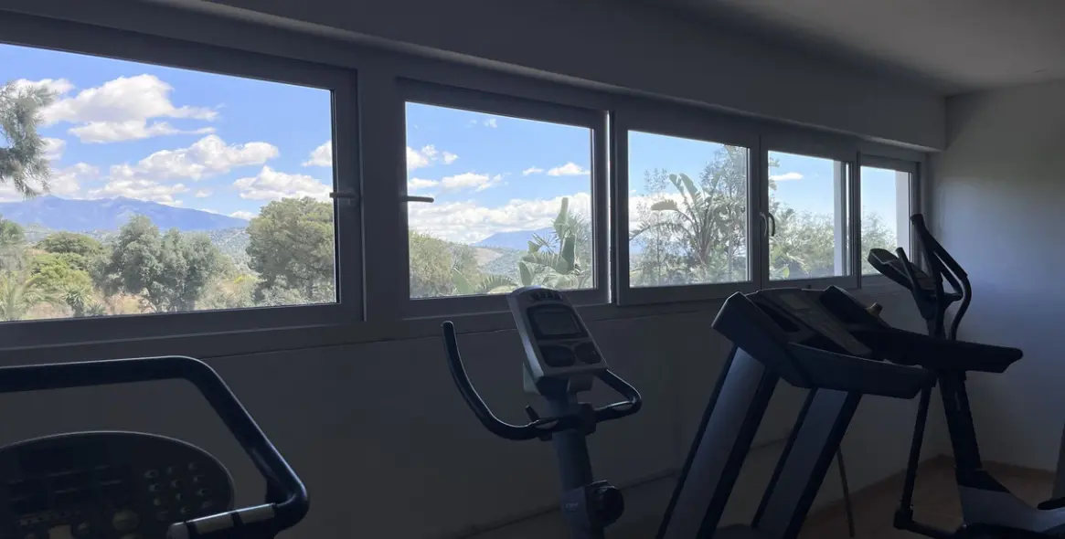 Long-term rent of middle floor apartment in Estepona 24