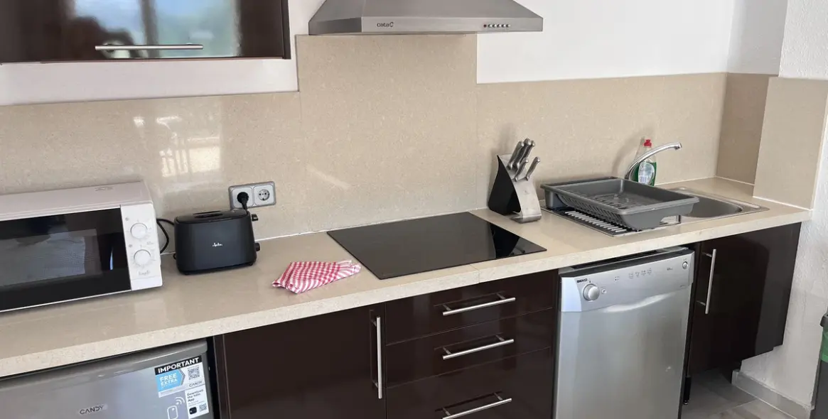 Long-term rent of middle floor apartment in Estepona 28