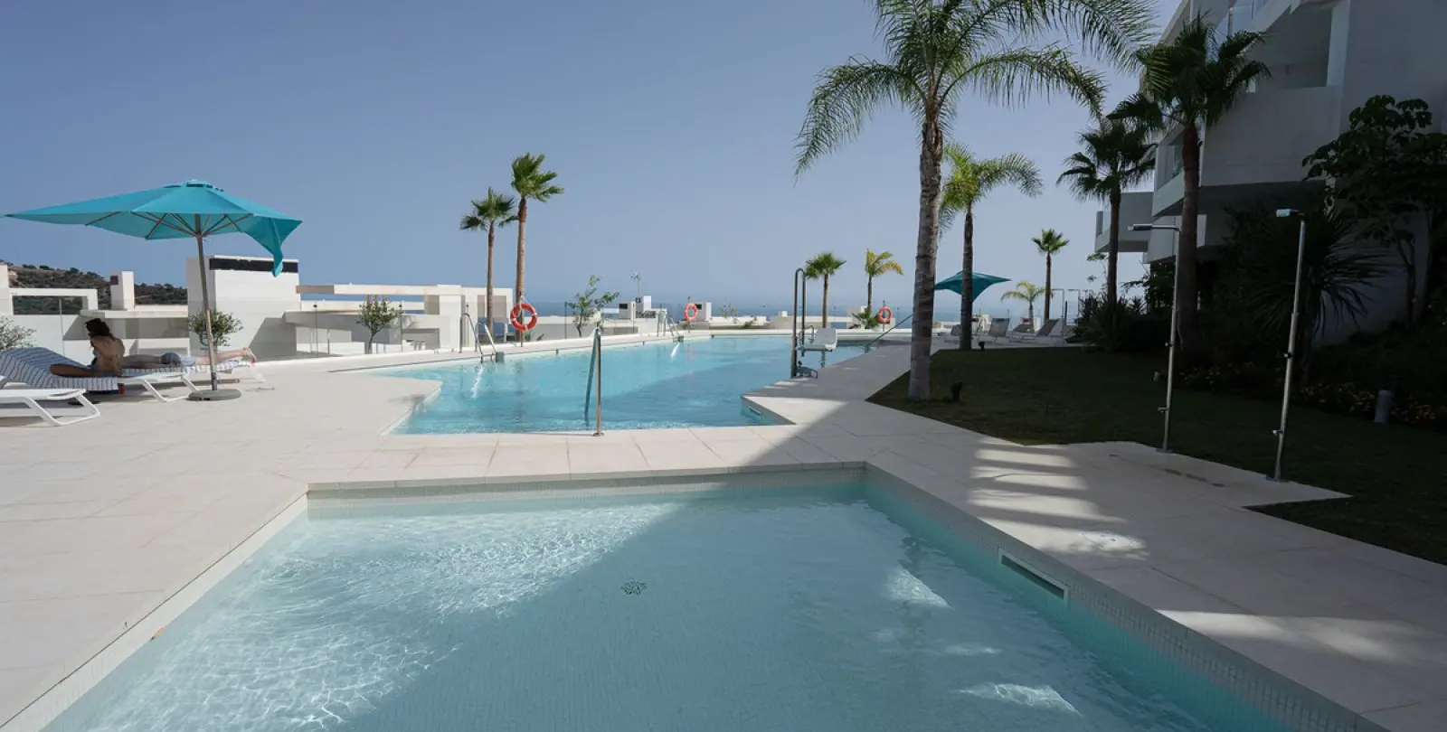 Долгосрочная аренда апартаментов на среднем этаже в Marbella 24