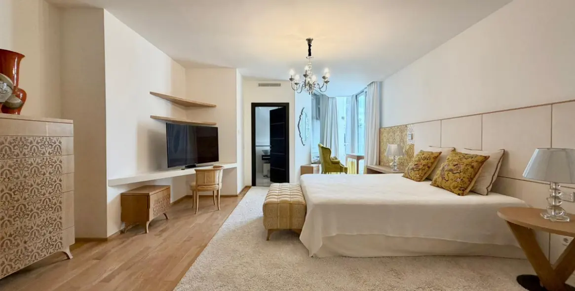 Alquiler a largo plazo de casa pareada en The Golden Mile 8