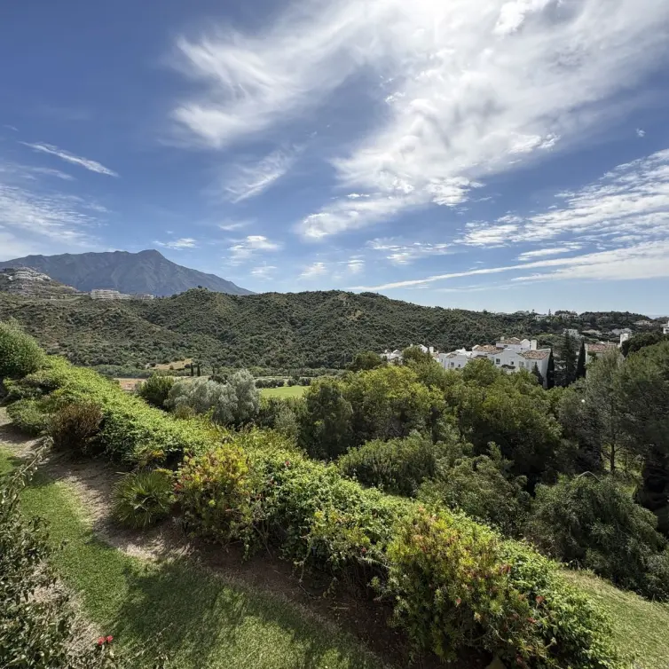 Venta de apartamento en planta media en La Quinta