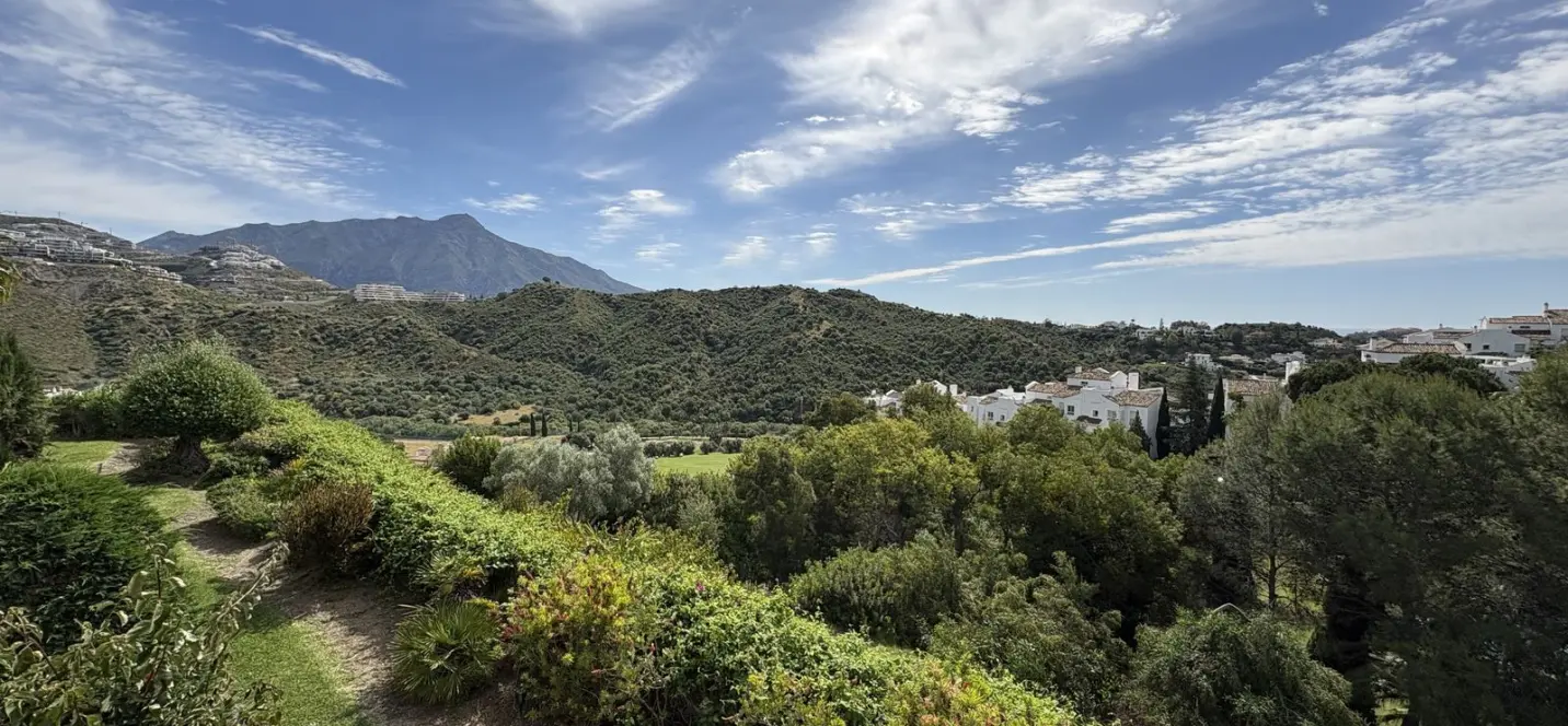 Venta de apartamento en planta media en La Quinta 0