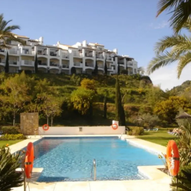 Venta de apartamento en planta media en La Quinta