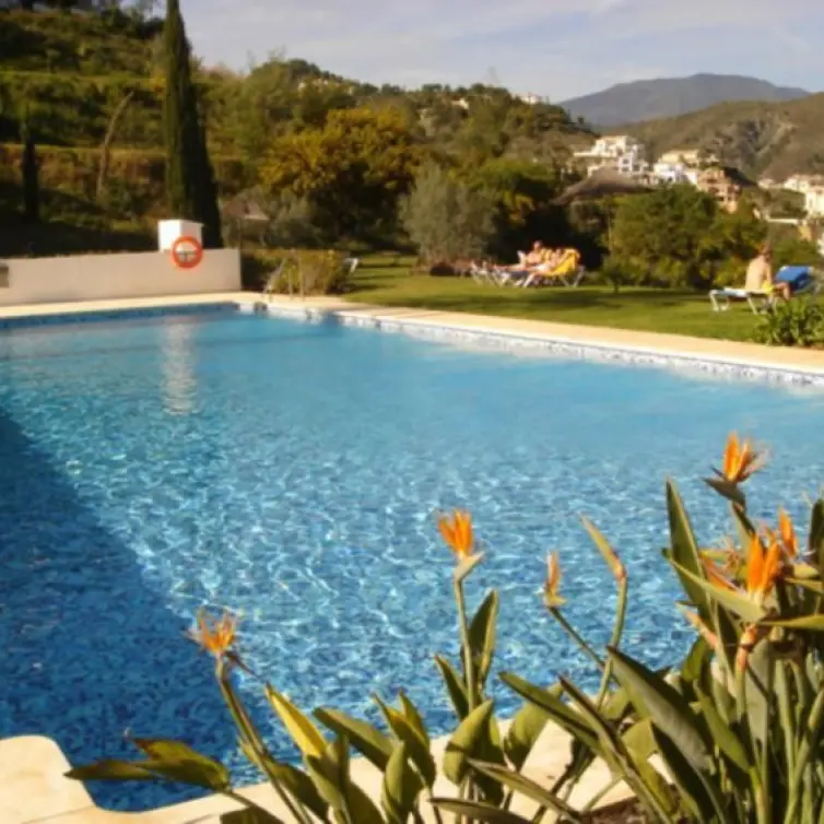 Venta de apartamento en planta media en La Quinta