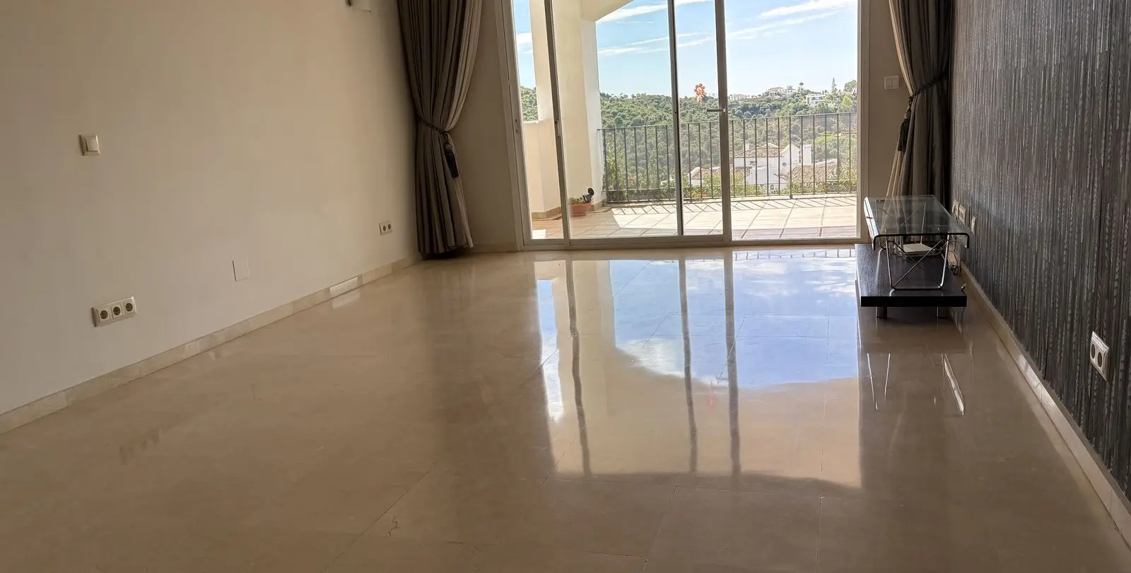 Sale of middle floor apartment in La Quinta 8