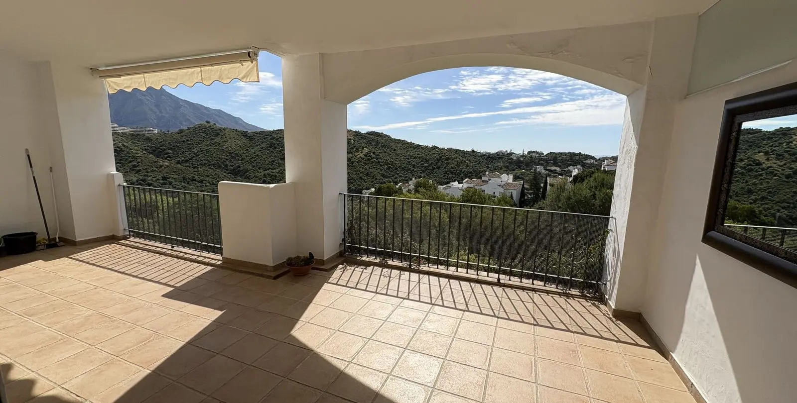 Sale of middle floor apartment in La Quinta 9