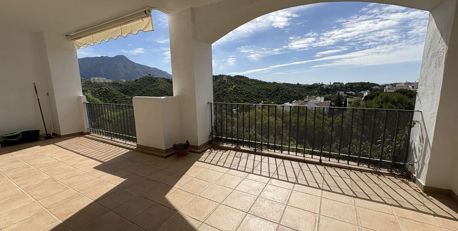 Sale of middle floor apartment in La Quinta 10