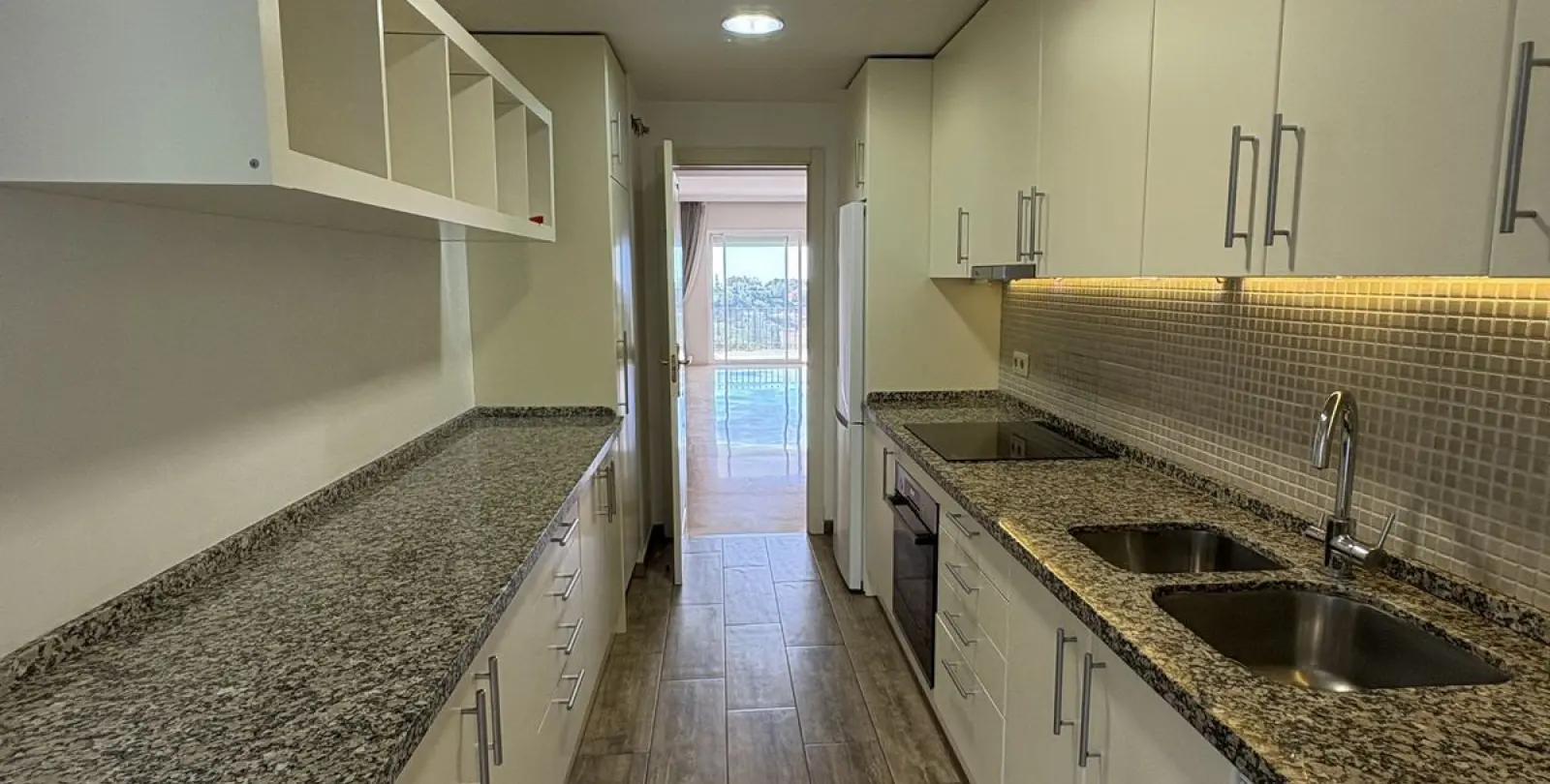 Sale of middle floor apartment in La Quinta 11