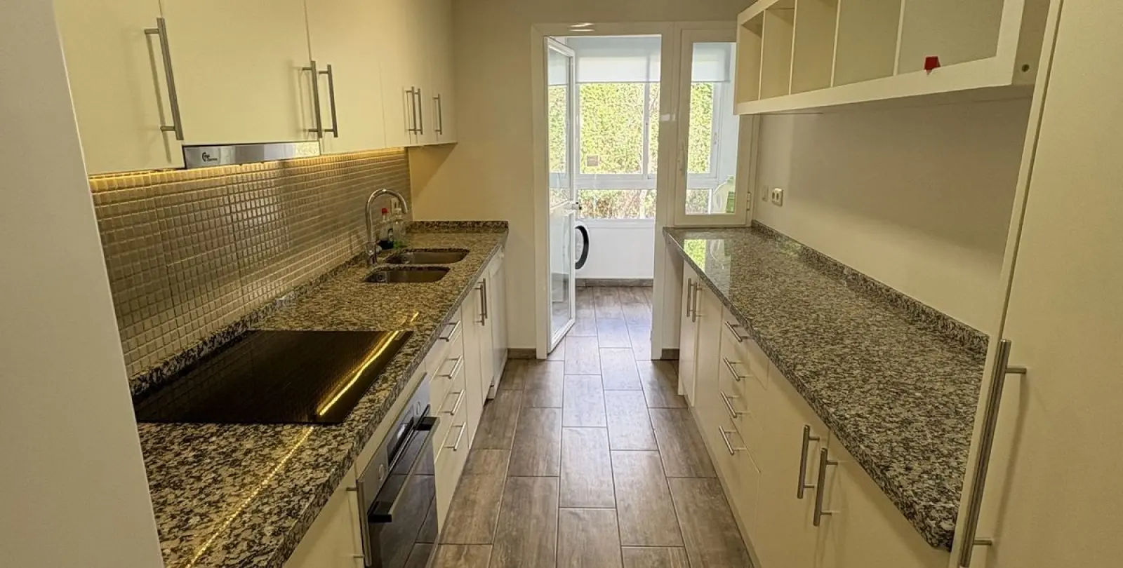 Sale of middle floor apartment in La Quinta 12