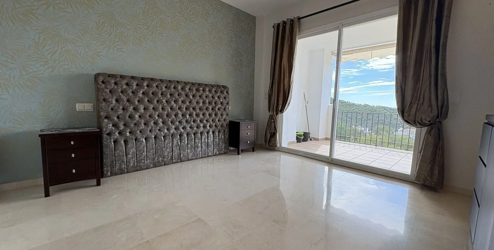 Sale of middle floor apartment in La Quinta 13