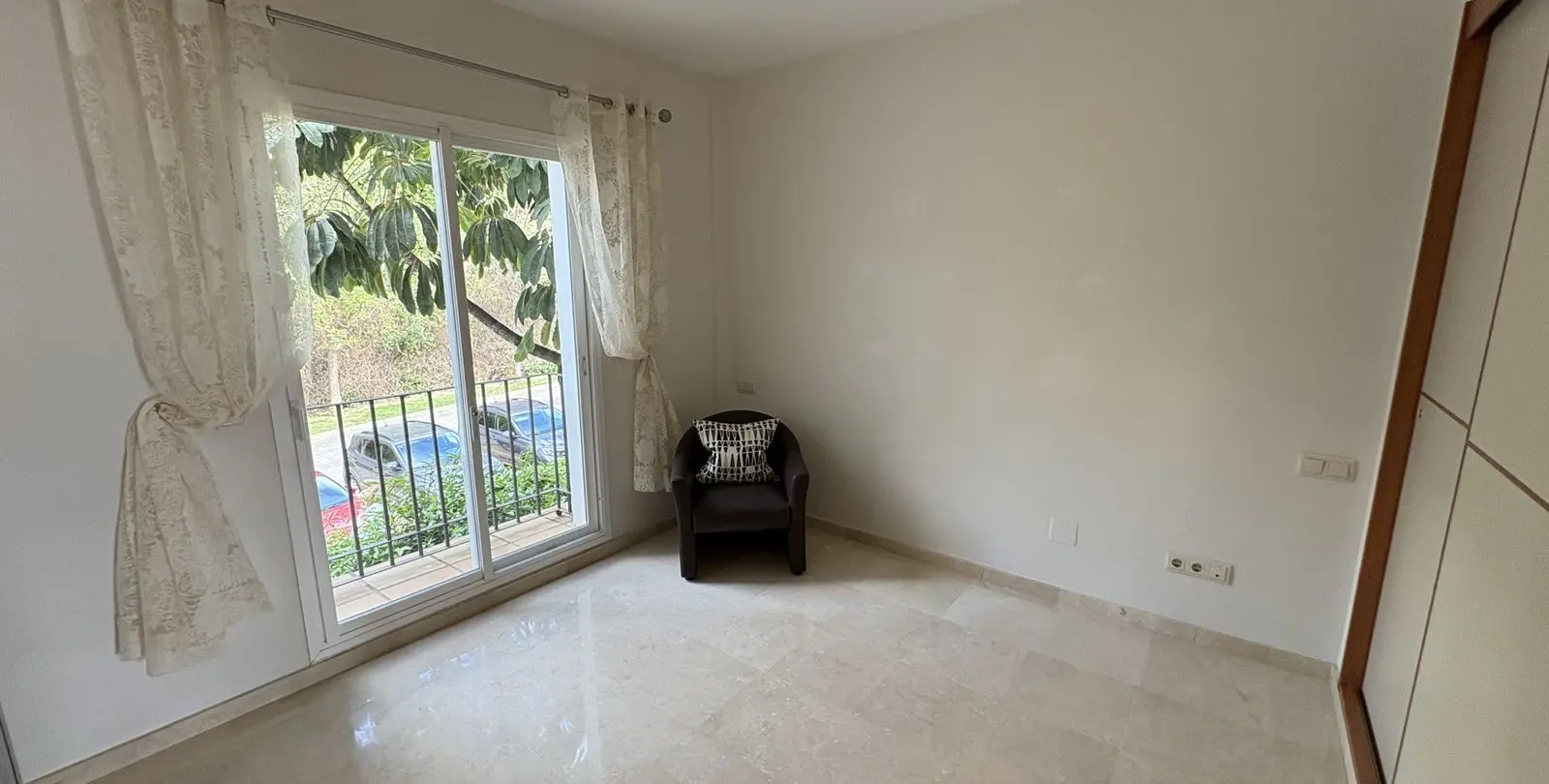 Sale of middle floor apartment in La Quinta 17