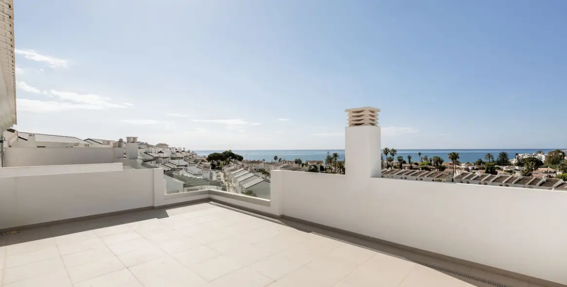 Продажа двухуровневого пентхауса в Estepona 19