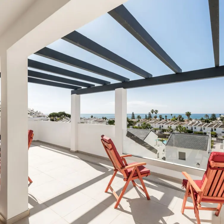 Sale of penthouse duplex in Estepona