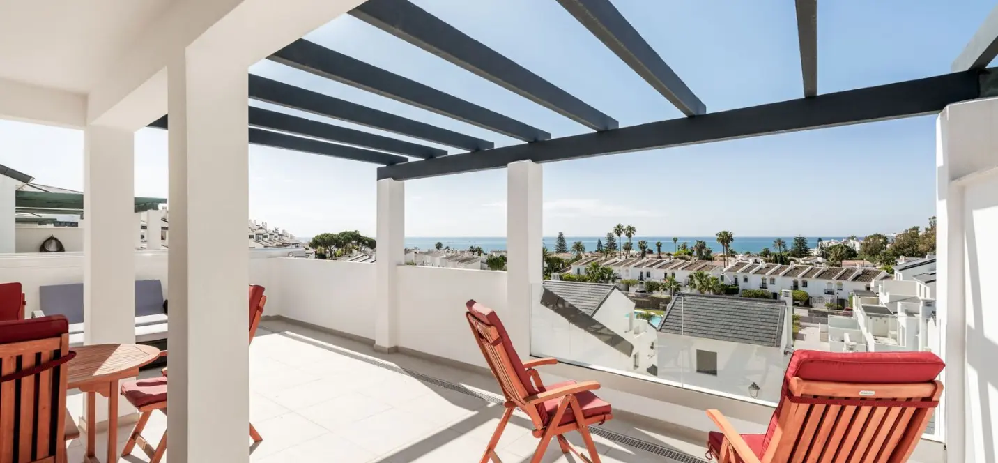 Sale of penthouse duplex in Estepona 0