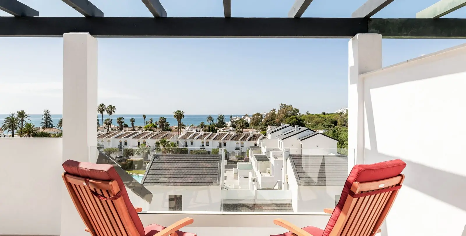 Sale of penthouse duplex in Estepona 2