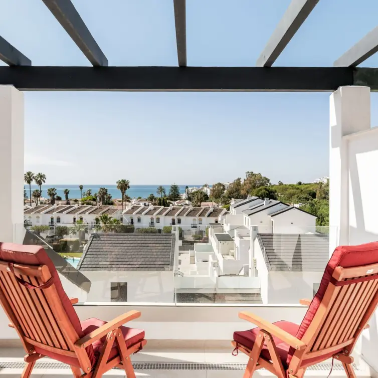 Sale of penthouse duplex in Estepona