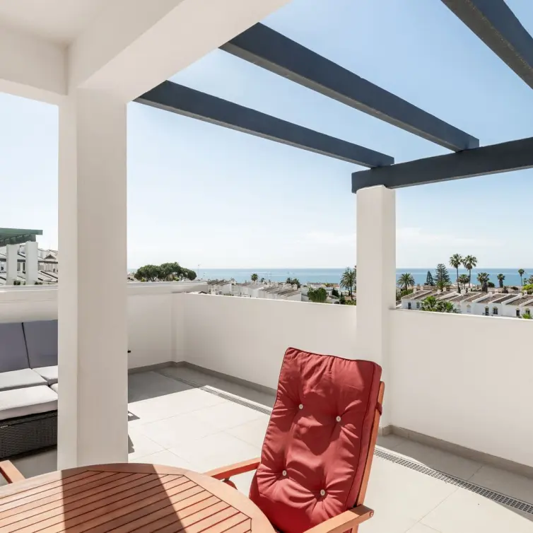 Sale of penthouse duplex in Estepona
