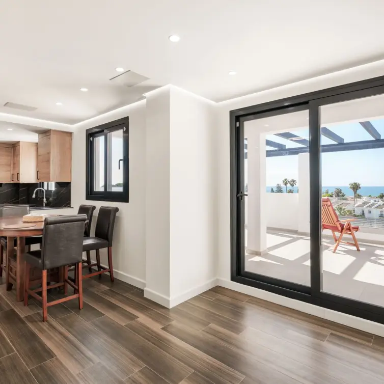 Sale of penthouse duplex in Estepona