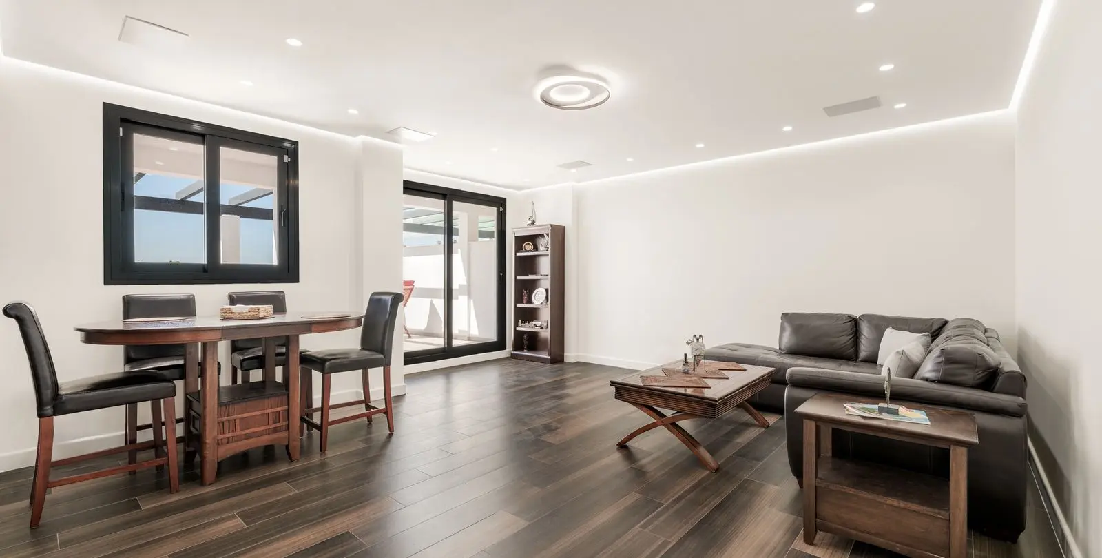 Sale of penthouse duplex in Estepona 6