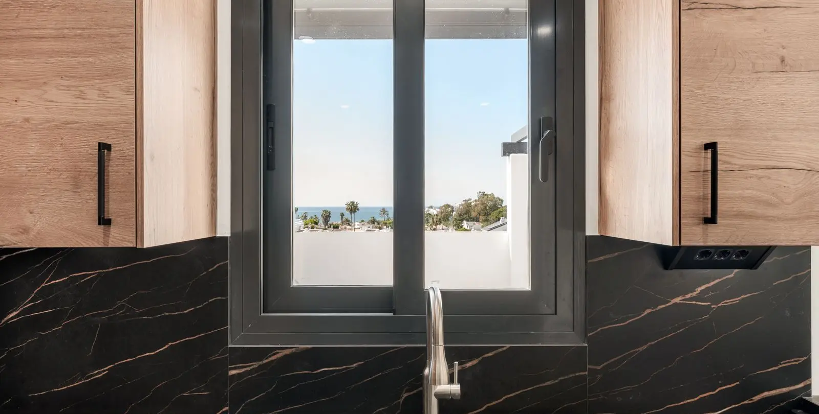 Sale of penthouse duplex in Estepona 9