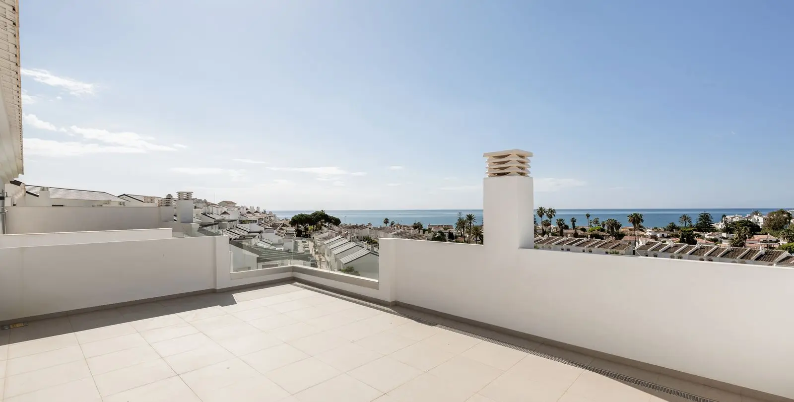 Sale of penthouse duplex in Estepona 19