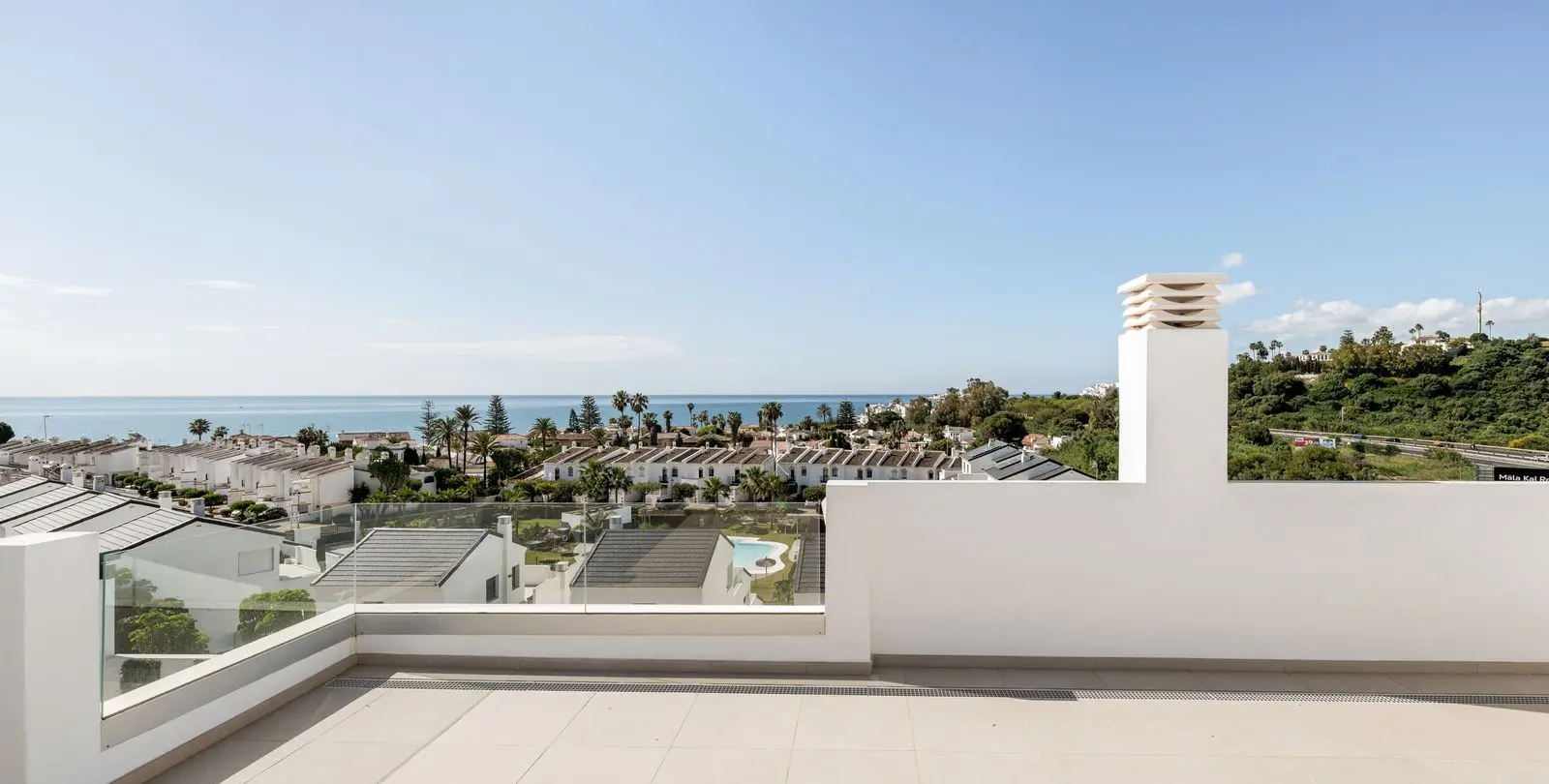Sale of penthouse duplex in Estepona 20