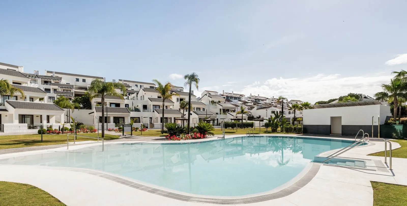 Sale of penthouse duplex in Estepona 23