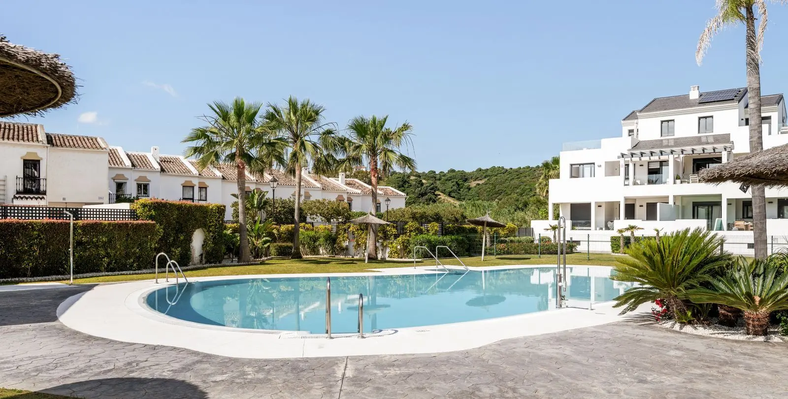 Sale of penthouse duplex in Estepona 26