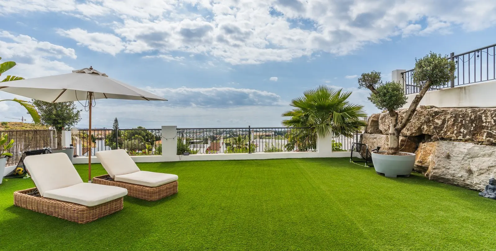 Long-term rent of ground floor apartment in Benahavís 19