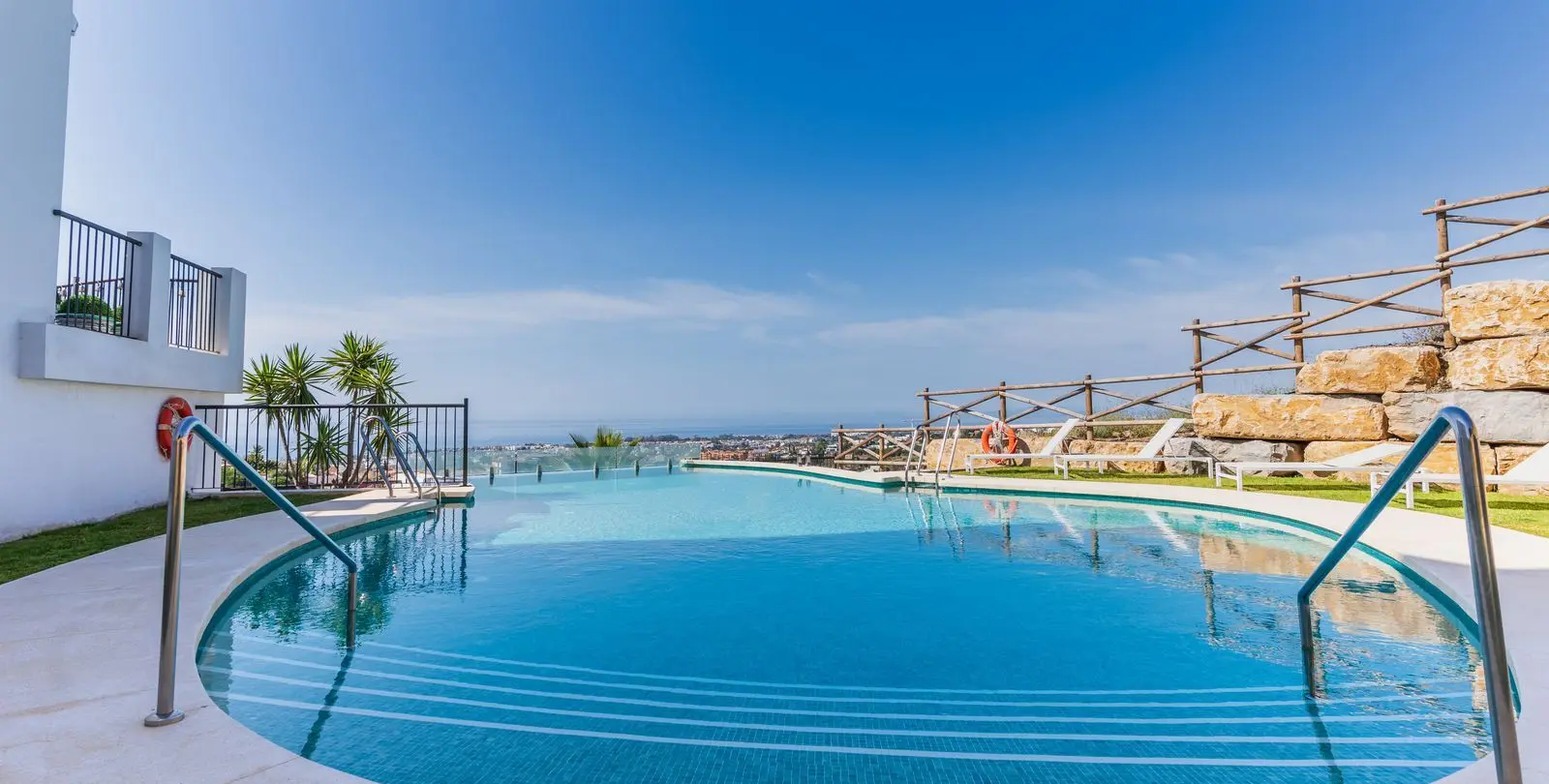 Long-term rent of ground floor apartment in Benahavís 30