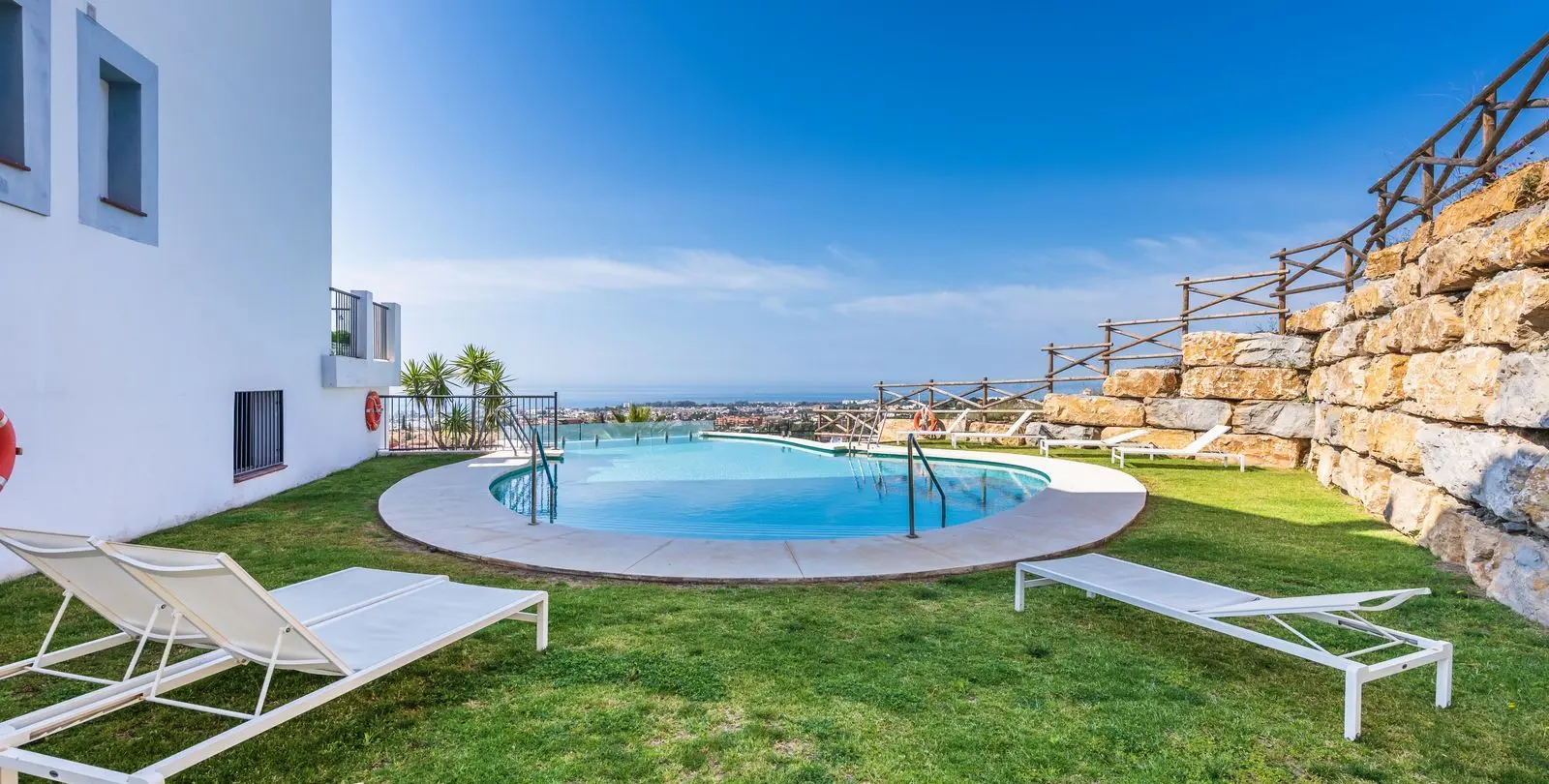 Long-term rent of ground floor apartment in Benahavís 34