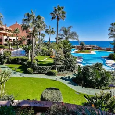 Sale of ground floor apartment in Puerto Banús