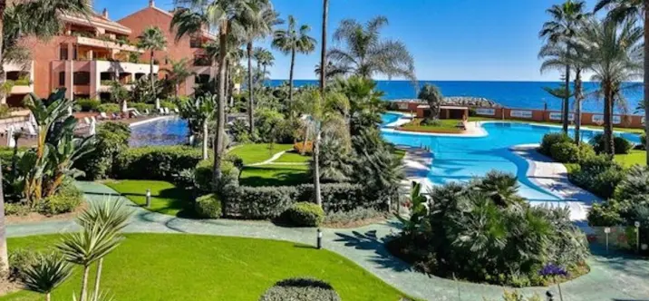 Продажа апартаментов на первом этаже в Puerto Banús 0
