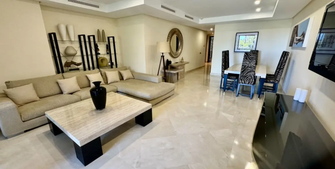 Продажа апартаментов на первом этаже в Puerto Banús 5