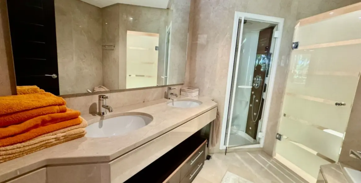 Продажа апартаментов на первом этаже в Puerto Banús 11