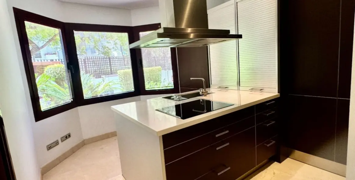 Продажа апартаментов на первом этаже в Puerto Banús 14