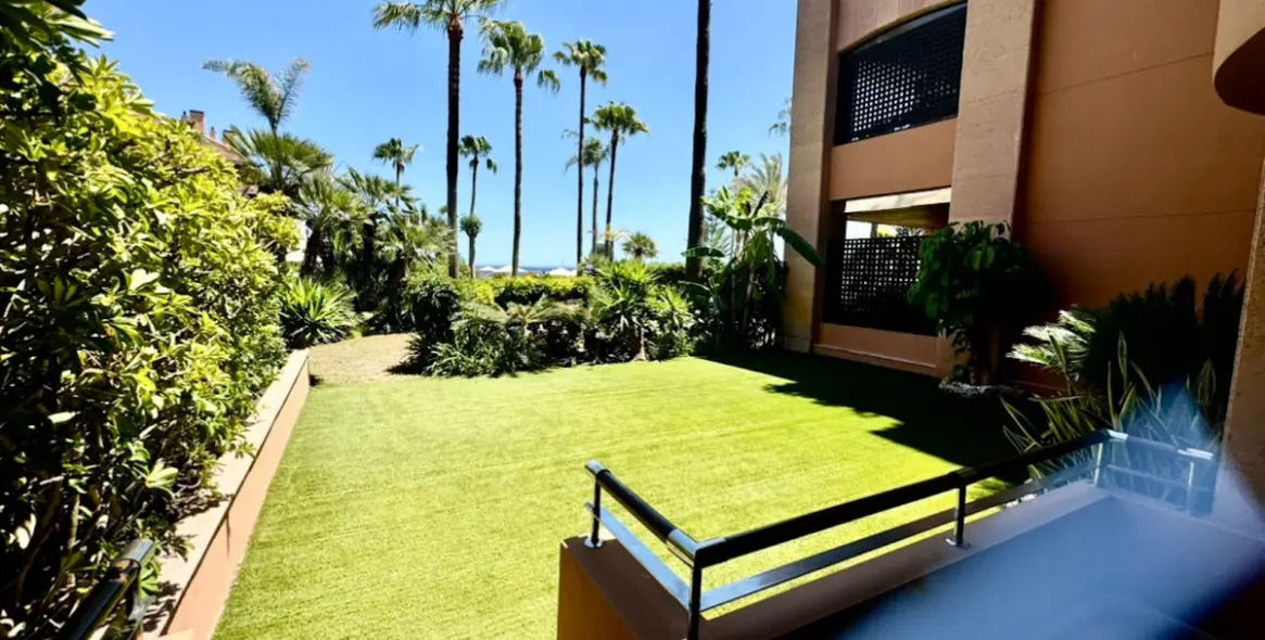 Продажа апартаментов на первом этаже в Puerto Banús 19