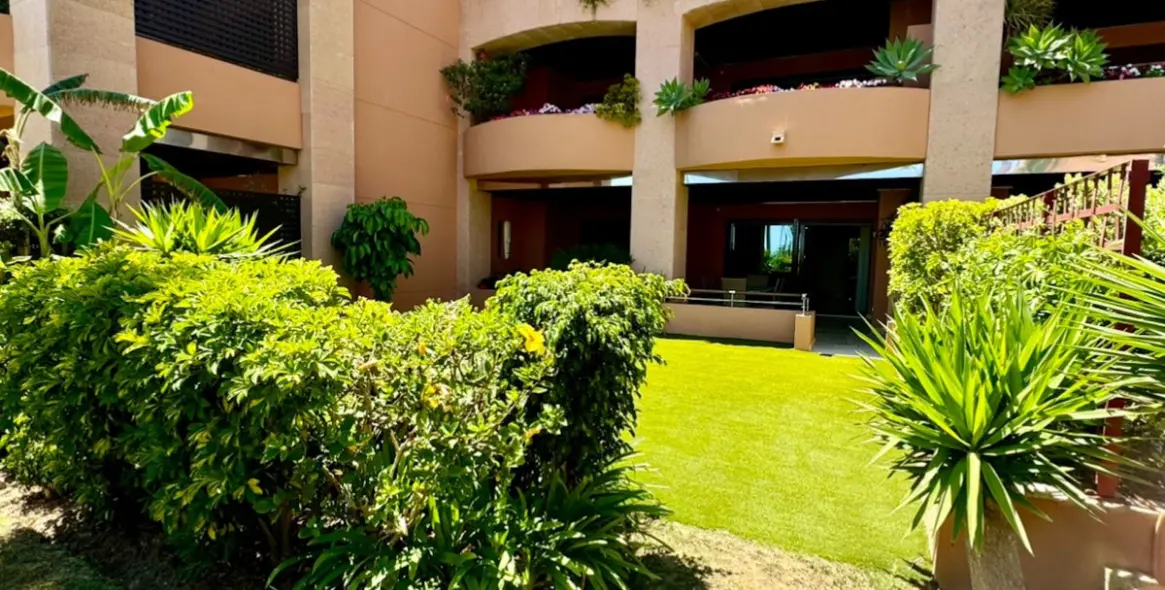 Продажа апартаментов на первом этаже в Puerto Banús 20