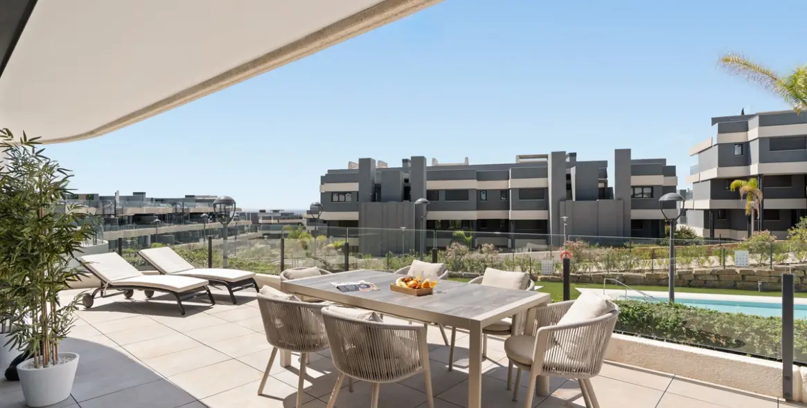 Alquiler a corto plazo de apartamento en planta media en Estepona 2