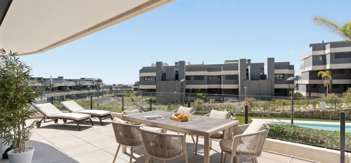 Alquiler a corto plazo de apartamento en planta media en Estepona 1
