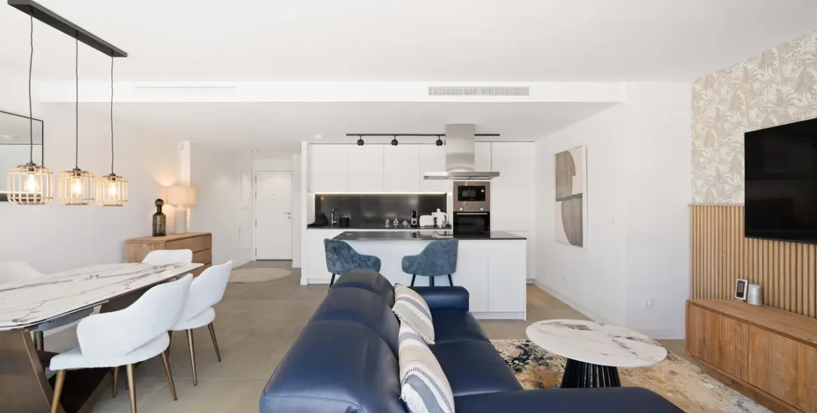 Alquiler a corto plazo de apartamento en planta media en Estepona 8