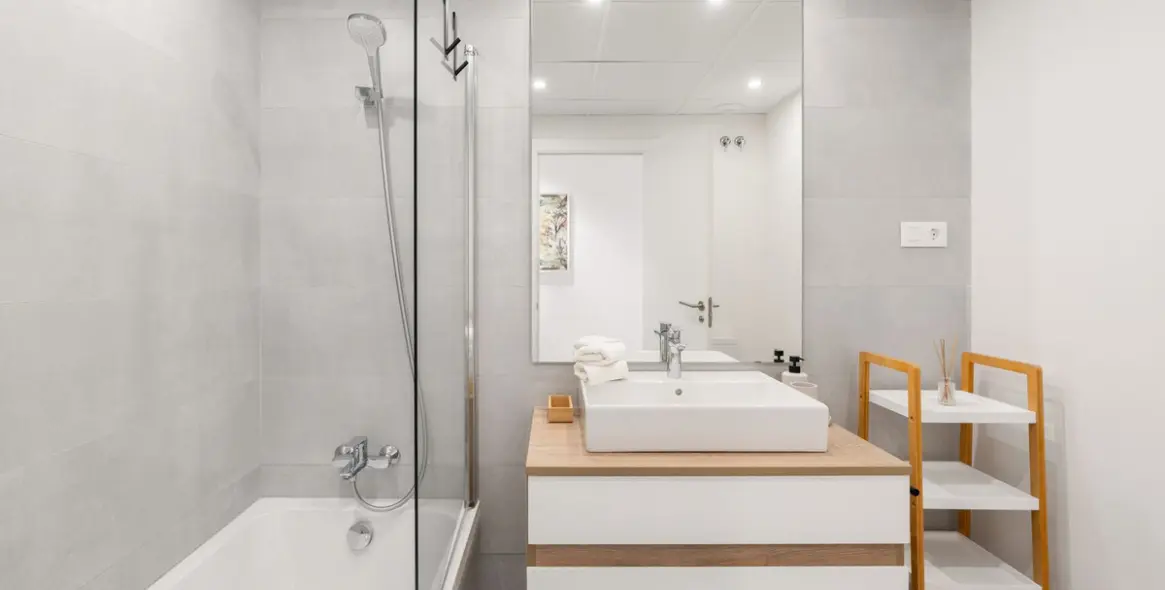 Alquiler a corto plazo de apartamento en planta media en Estepona 12