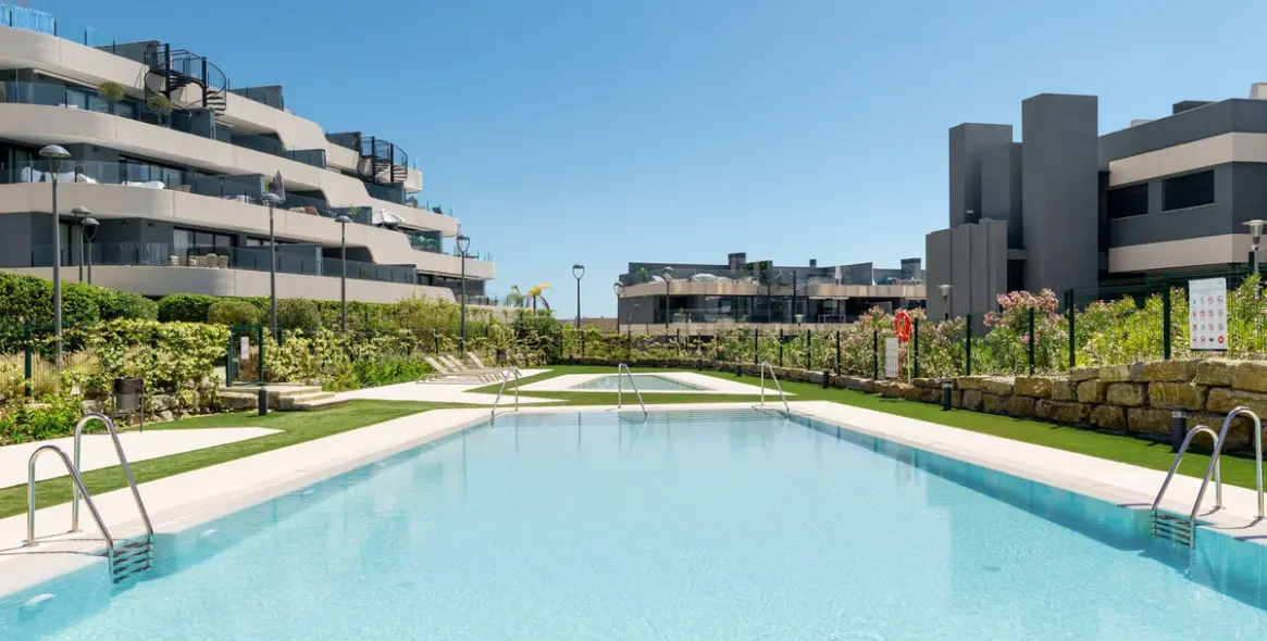 Alquiler a corto plazo de apartamento en planta media en Estepona 19